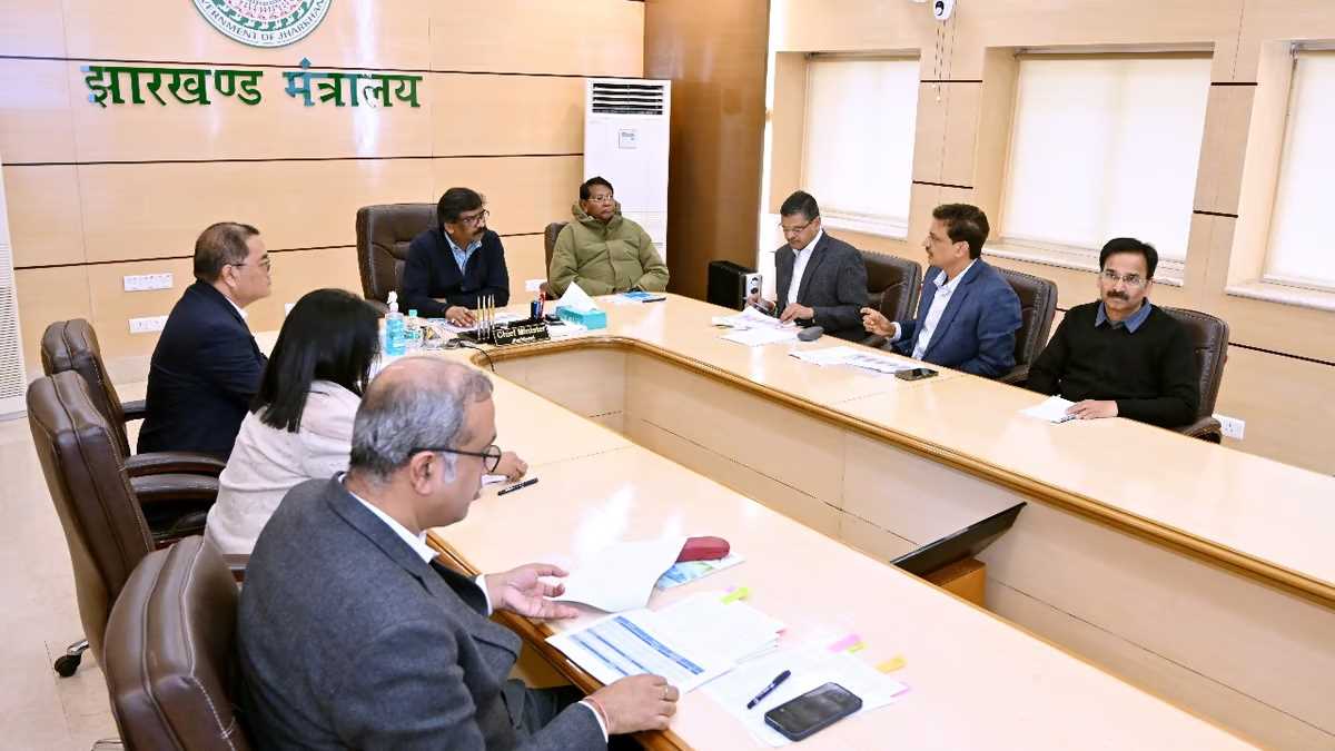 सीएम हेमंत ने बजट की तैयारियों पर की बैठक, कहा- गांव, किसान, युवा, छात्र पर रहे फोकस